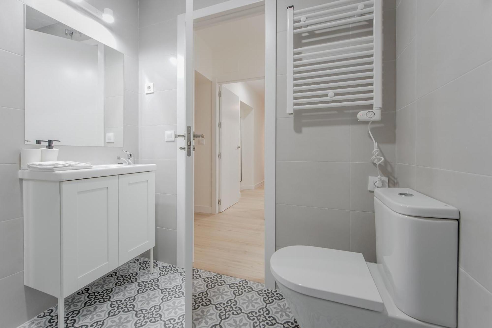 Modern Apt Para 6Pax En La Plaza De Tirso-Centro E1 Мадрид Экстерьер фото