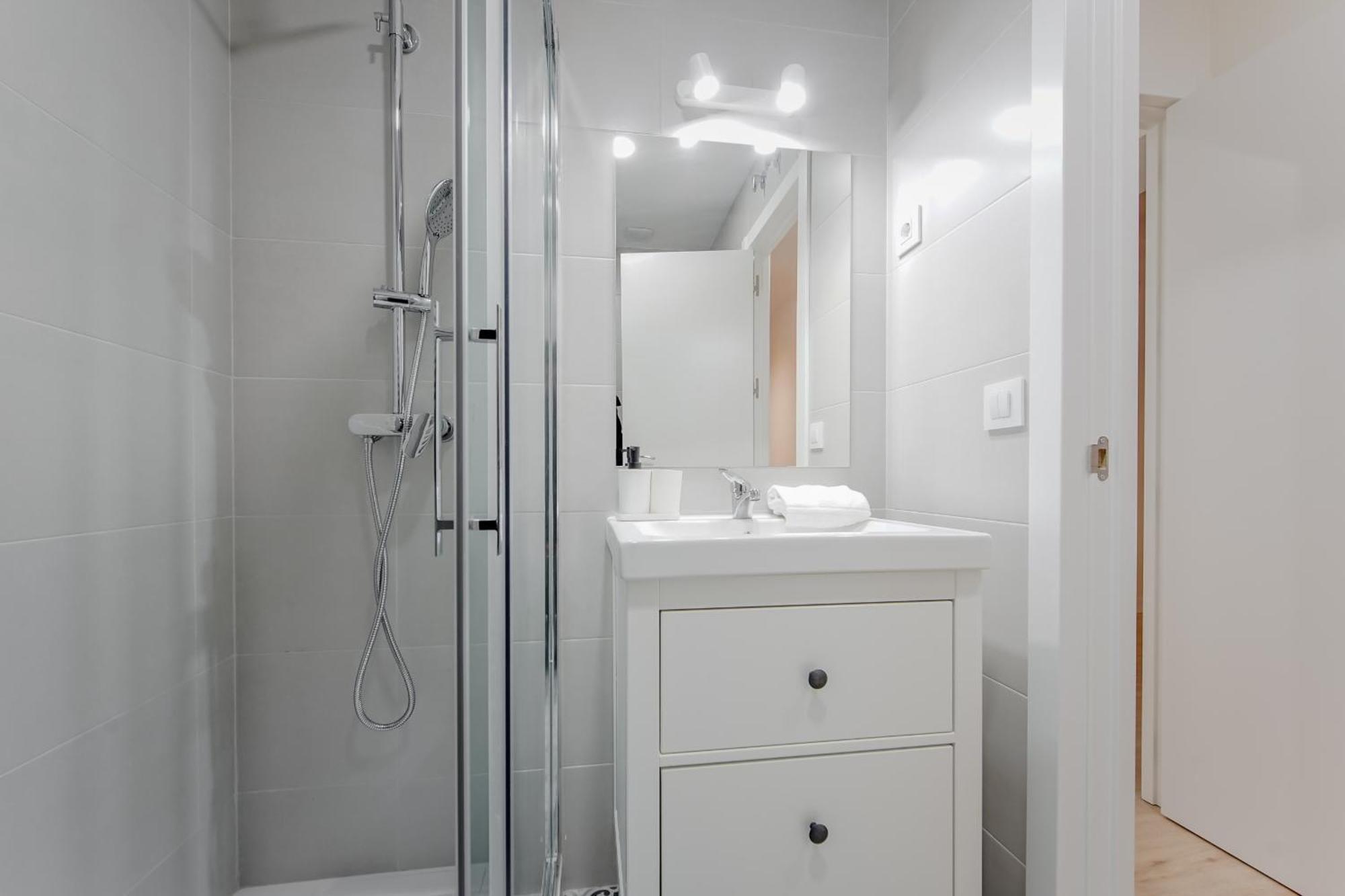 Modern Apt Para 6Pax En La Plaza De Tirso-Centro E1 Мадрид Экстерьер фото