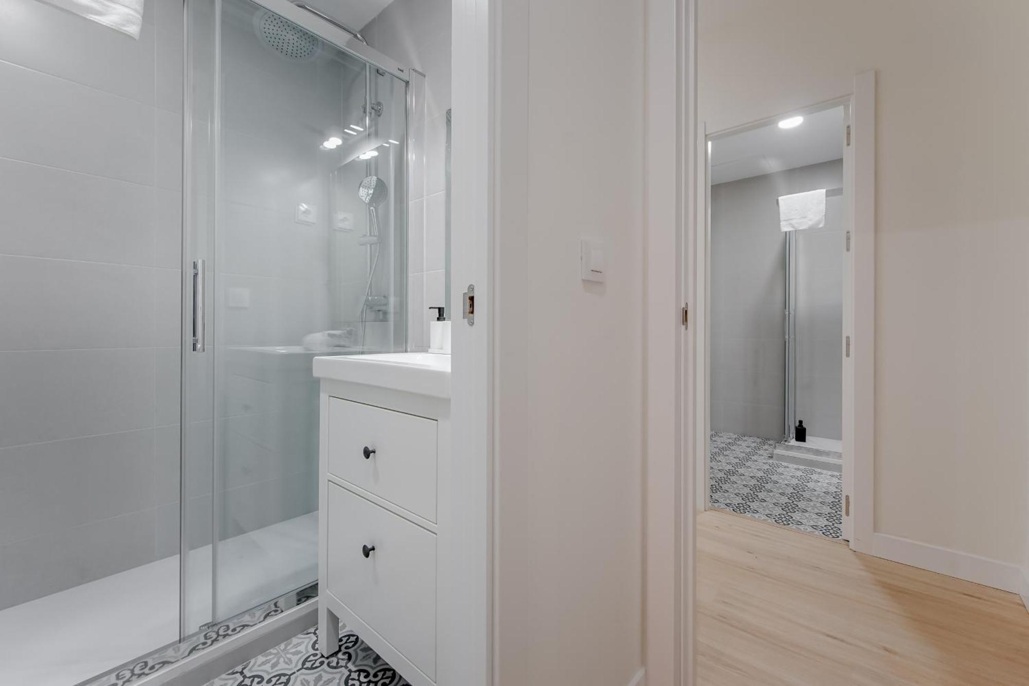 Modern Apt Para 6Pax En La Plaza De Tirso-Centro E1 Мадрид Экстерьер фото
