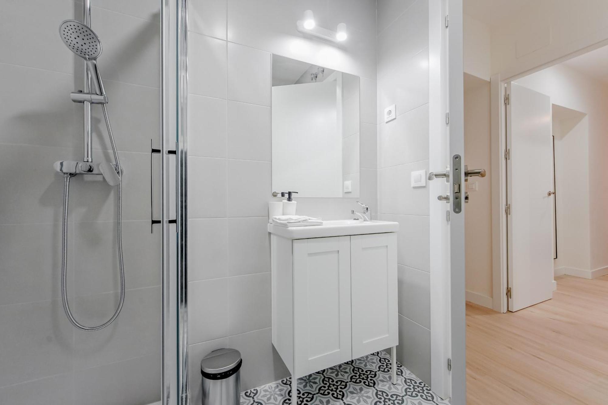Modern Apt Para 6Pax En La Plaza De Tirso-Centro E1 Мадрид Экстерьер фото